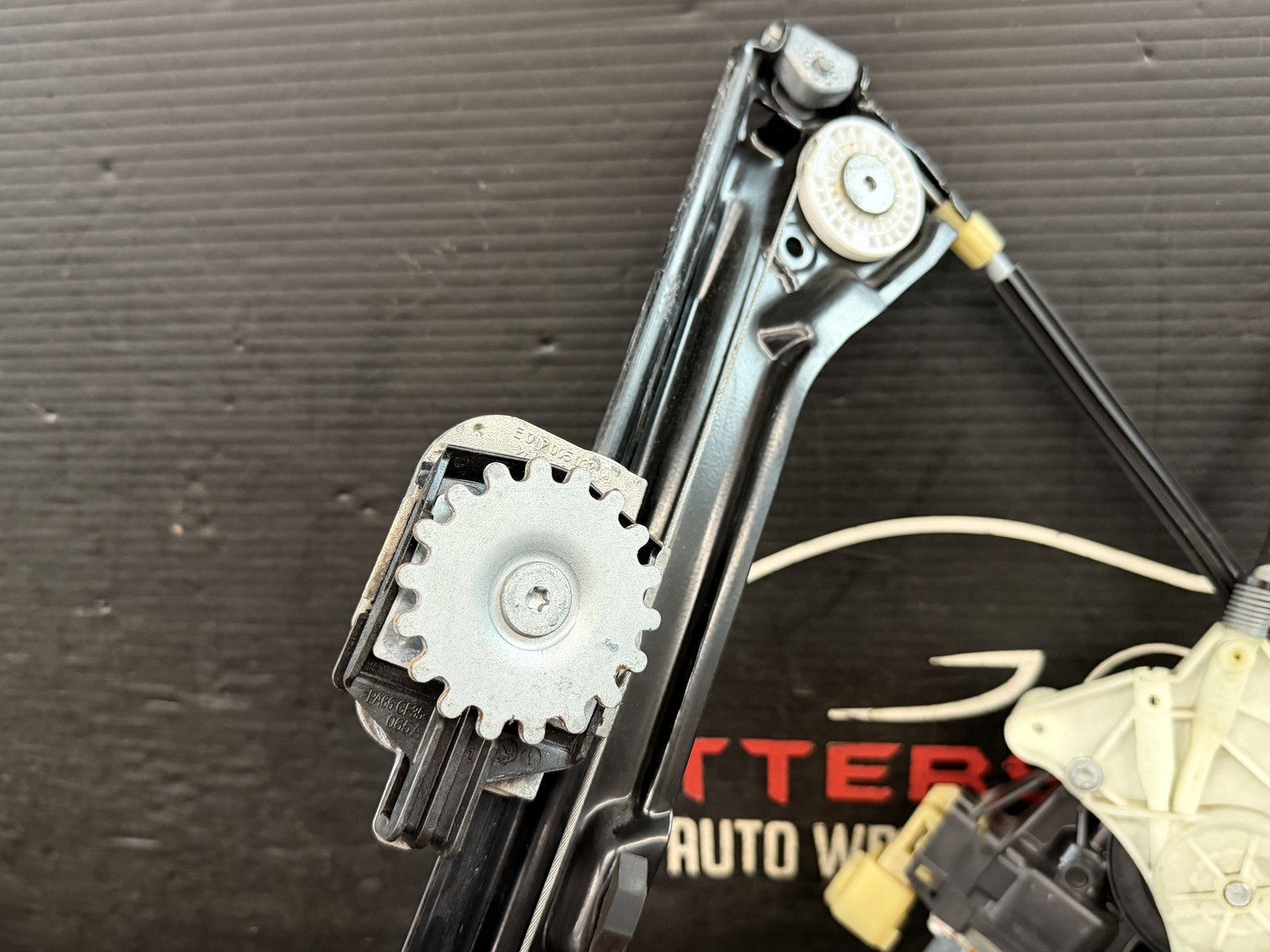 14-22 MASERATI GHIBLI FRONT DRIVER DOOR POWER WINDOW REGULATOR & MOTOR 670102268