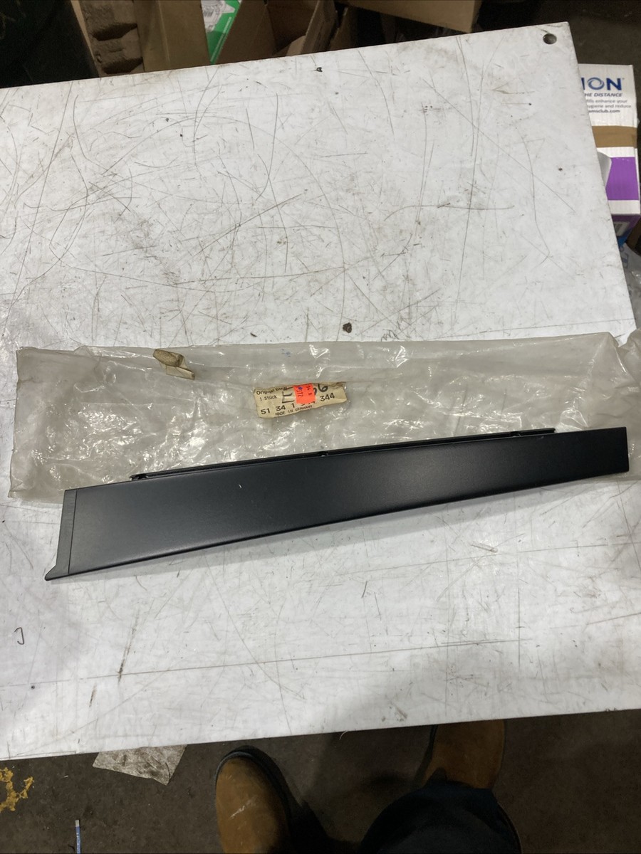 1989-1995 BMW E34 Right Rear Molding 51341944344 51348181372 NEW