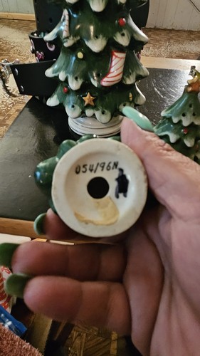 Vintage Lefton Ceramic Christmas Tree and salt and pepper shakers 054/96n - Picture 6 of 12