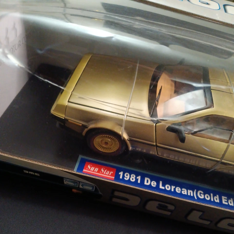 Gold 1981 De Lorean (Gold Edition) Sun Star Die Cast 1/18 # 2702 - Image 2 of 4