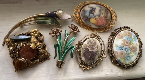 Vintage LOT LG BROOCH PINS Florals, Calla Lily Enamel Milk Glass Sarah Coventry - Picture 2 of 7
