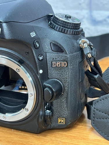 Nikon D610 24.3 MP Digital Camera - Black (Body Only) - Picture 4 of 17