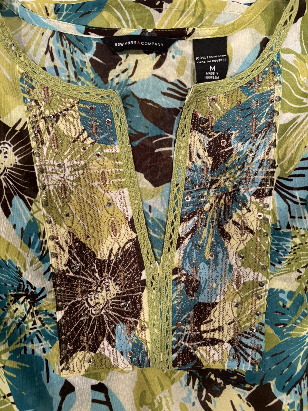 New York & Company Colorful Floral Embroidered Neckline 3/4 Sleeve Tunic Size M