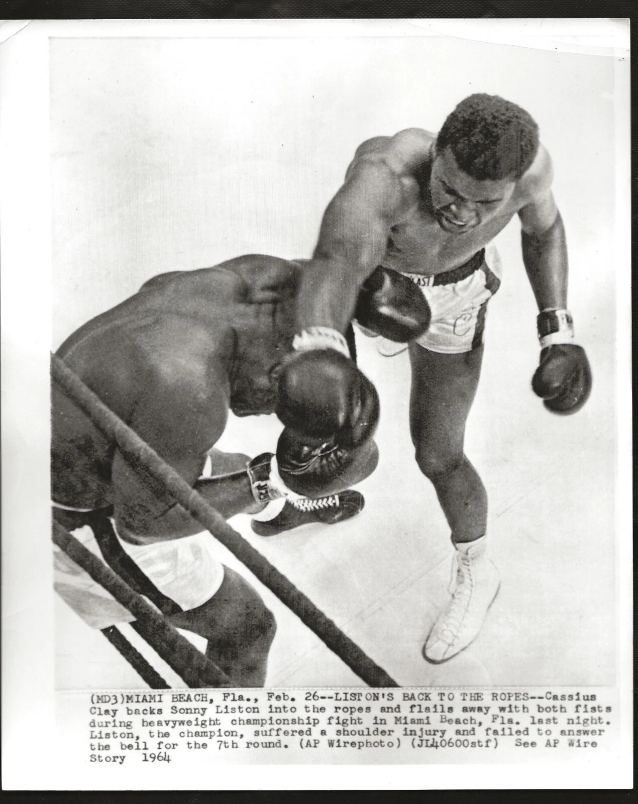 1964年 カッシウスクレイ (Muhammad Ali)TKO's Sonny Liston ヴィンテージ ボクシング AP ワイヤー 写真 - 画像1/2
