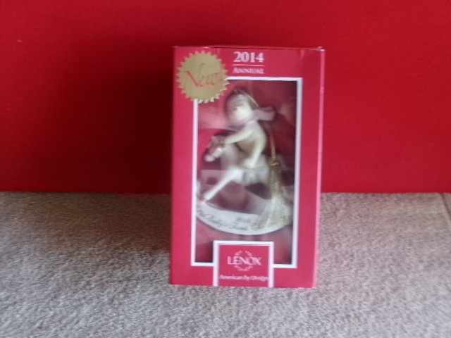LENOX AMERICAN BY DESIGN(WINNIE THE POOH)2014 BABY'S FIRST CHRISTMAS--NEW