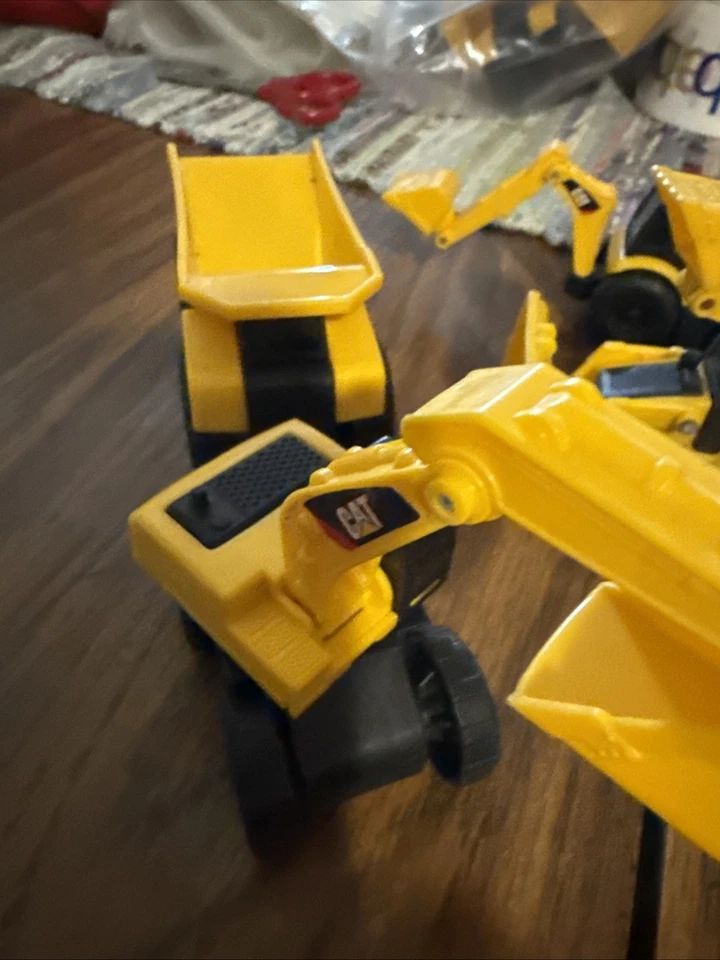 Construction Vehicle Lot of 6 - 1/64 CAT Heavy Equipment Truck Bulldozer Loaders - Image 2 of 4