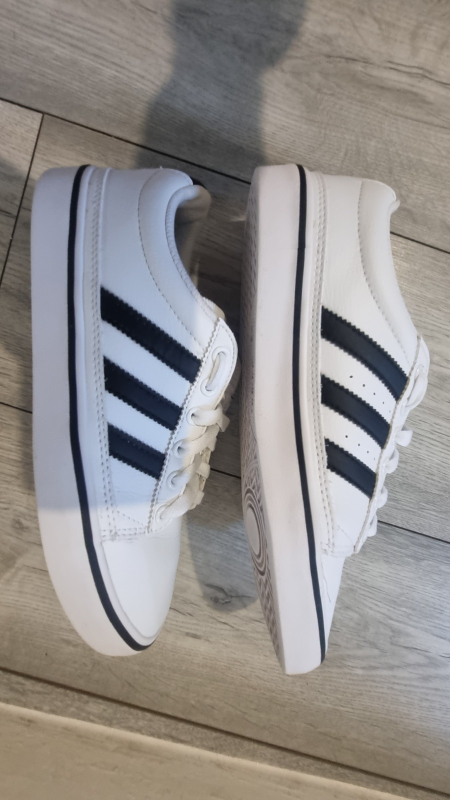 adidas Originals White Leather Lightweight Trainers Black 3 Stripe UK 6 image 9
