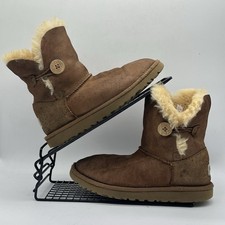 UGG Australia Bailey Button II Boots Size 2 chestnut brown shearling lining