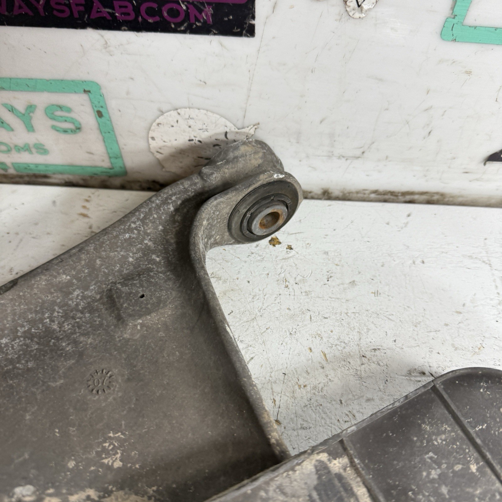 03-08 Maserati Quattroporte Right Rear Lower Control Arm M139
