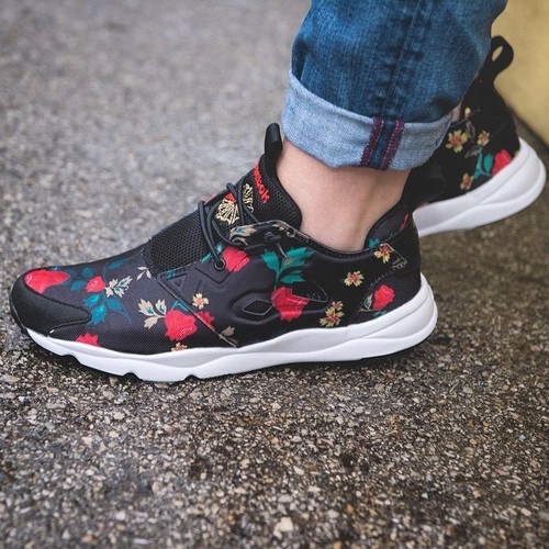 RUNNING SHOES BLACK FLORAL ROSES SIZE 