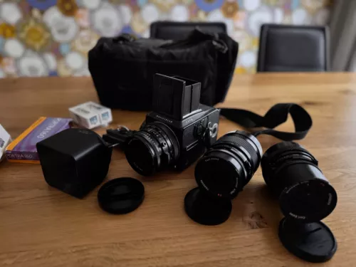 Hasselblad 503CW Film Camera + Carl Zeiss 50mm + 80mm+ 120mm+ A12 Back + bag