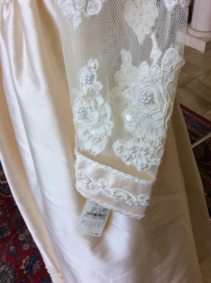全新 CHRISTOS 真丝串珠花边白色/香槟婚礼礼服 10 美元 3333 - 出售 — 第 4/4 张图片
