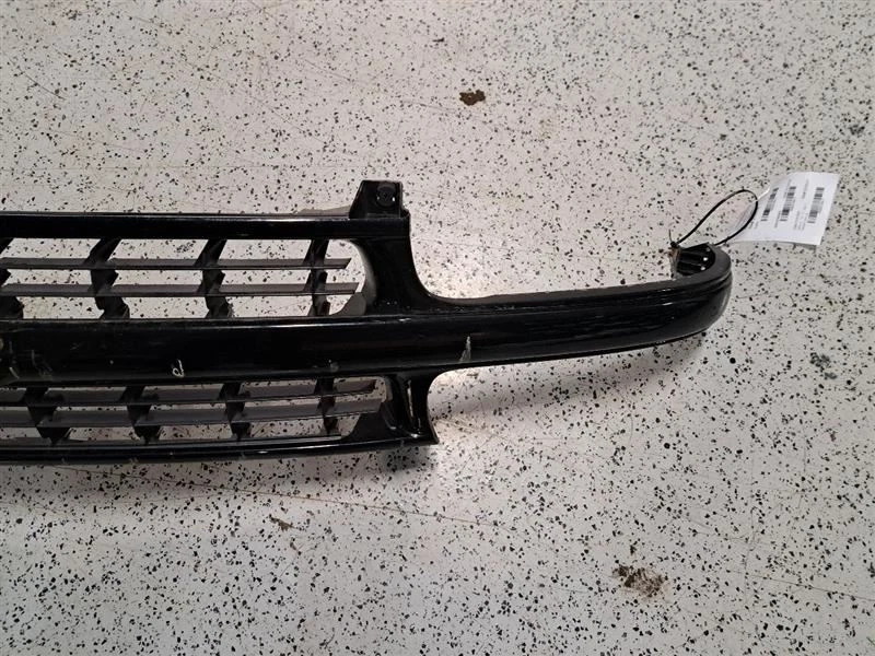 FRONT GRILLE fits CHEVROLET SUBURBAN 2001 - 2006 - Image 2 of 4