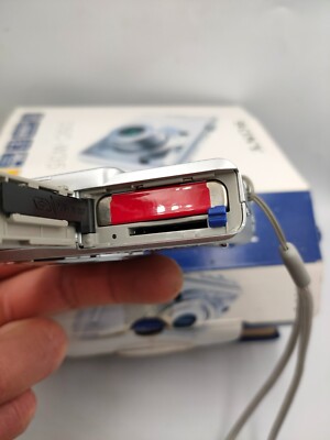 Sony Cyber-shot DSC-W35 7.2MP Digital Camera - Silver for Sony Cyber-shot DSC-W35 7.2MP Digital Camera - Silver for