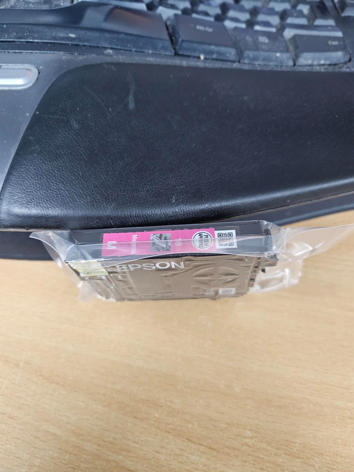 Original Epson 16 Magenta Ink Cartridge (C13T16234012) - Clearance