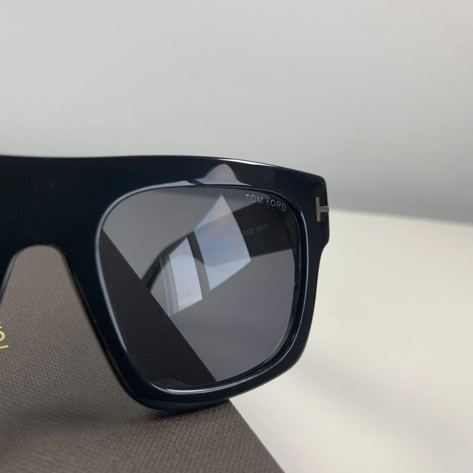 Tom Ford Mens Sunglasses FT0711 Fausto 01A Black with Grey Lens (Pre-Owned) - Image 4 of 4