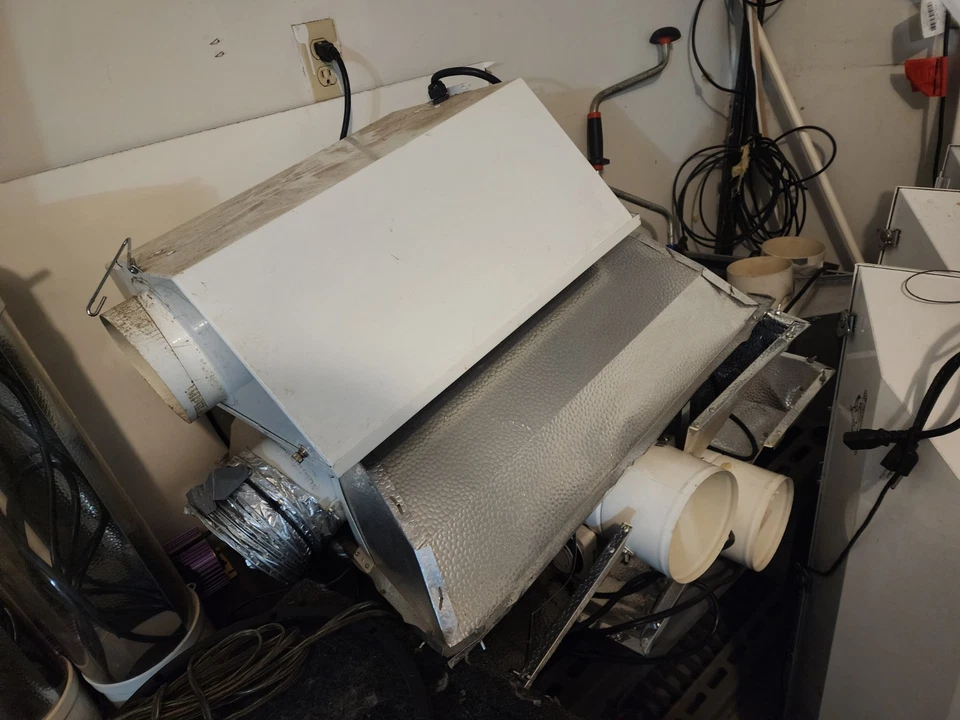 Luces de cultivo y soportes de pared y sistema de ventilación interior, Dabpress y más Foto 4 de 4