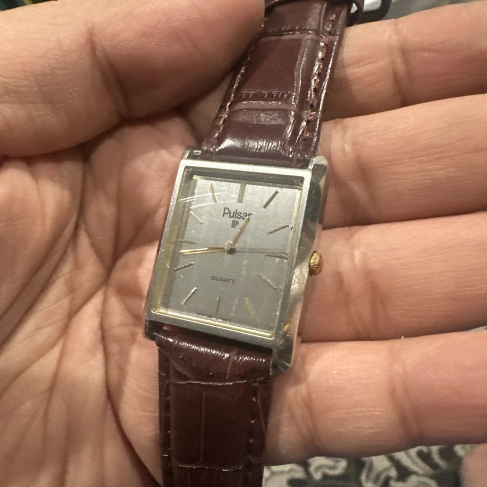 Working Vintage 28mm Pulsar by Seiko Y561-5009 Gray W Silver Mens Tank Watch Run - Image 2 of 4