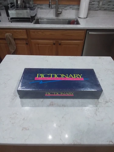 VINTAGE 1993 MILTON BRADLEY PICTIONARY BOARD GAME FACTORY SEALED