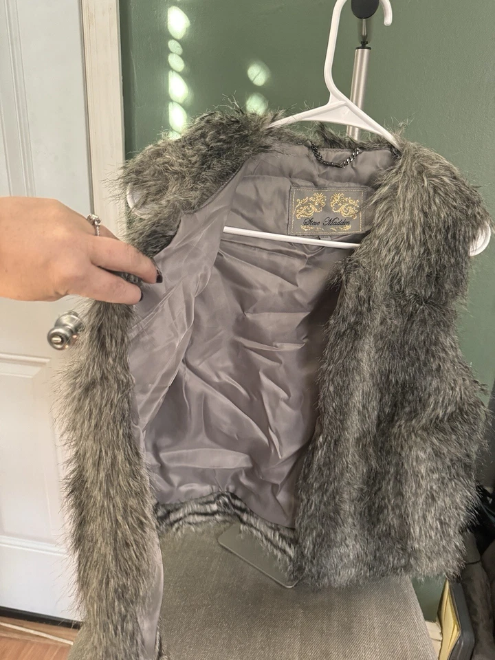 Steve Madden 人造毛皮背心 - 混合灰色 - 女式中号。 — 第 3/4 张图片