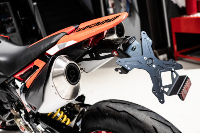 EVOTECH KENNZEICHENHALTER KIT VERSTELLBAR DUCATI HYPERMOTARD 698 MONO / RVE