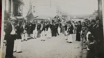 1947 MONTATAIRE CARNIVAL / WORKERS PARADE FLAG AND BRASS BAND / 24X18CM