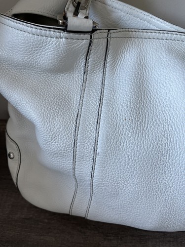 Juicy Couture Y2K Real Leather White Shoulder Bag with keychain - Picture 16 of 22