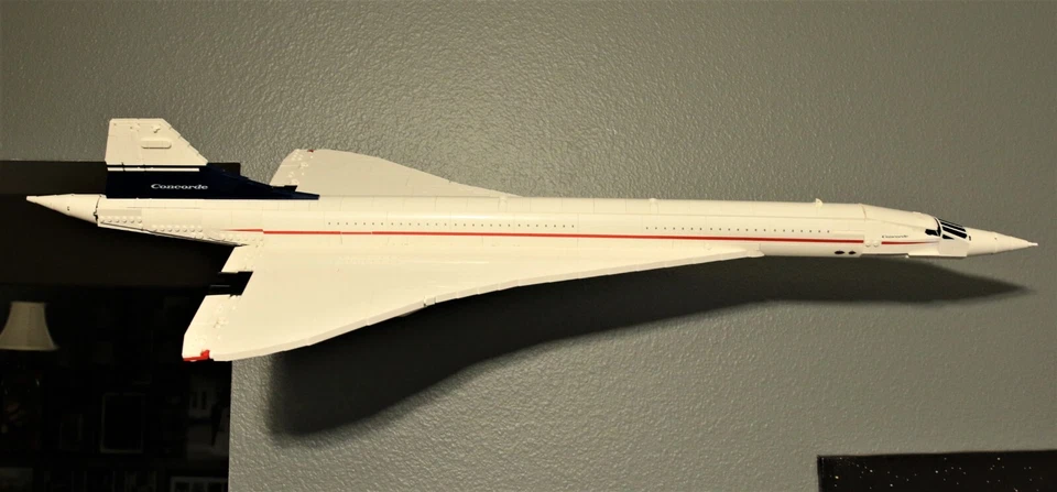 Ultimate Display Solutions wall mount display for Lego 10318 Concorde in flight - Image 2 of 4