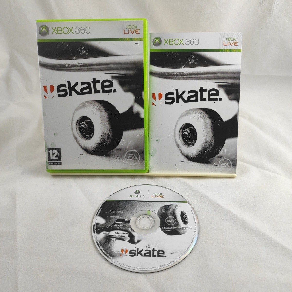 SKATE XBOX 360 game with manual