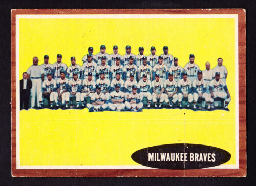 1962 TOPPS #158 MILWAUKEE BRAVES TEAM CARD W/AARON/MATHEWS/SPAHN