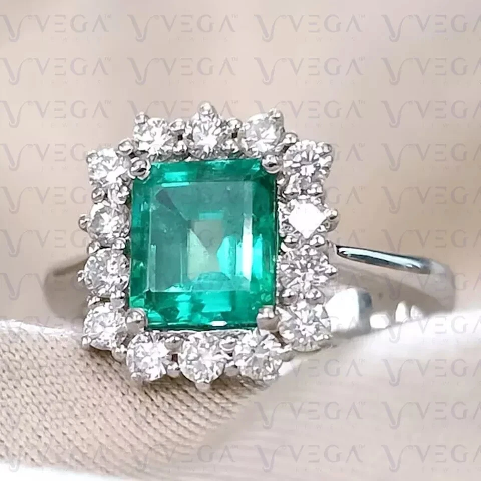 3.50 Crt Emerald Cut Natural Emerald & Diamond Wedding Prong Ring 14K White Gold - Image 2 of 4