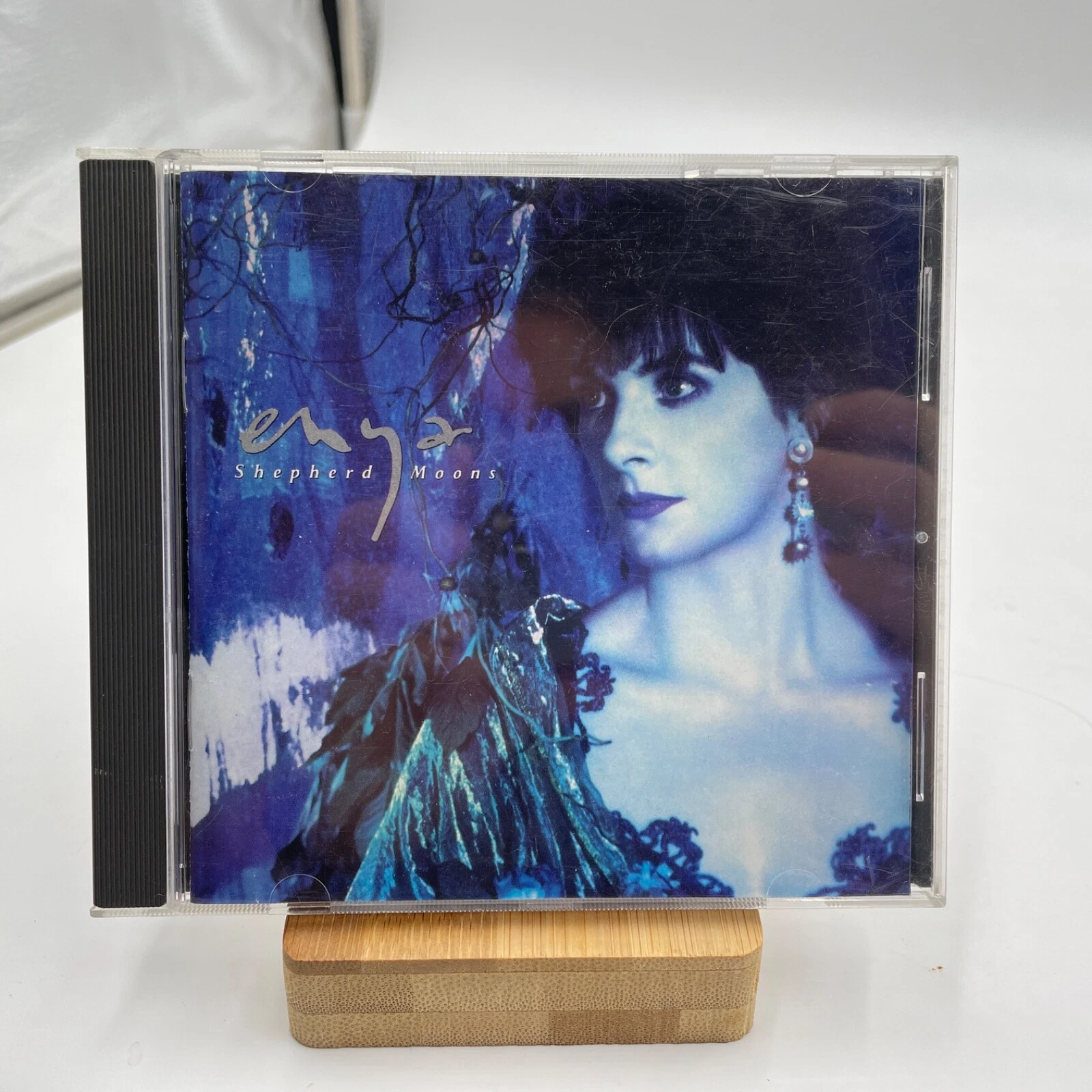Enya – Shepherd Moons - CD - Reprise Records – 9 26775-2 - 1991 - GPC