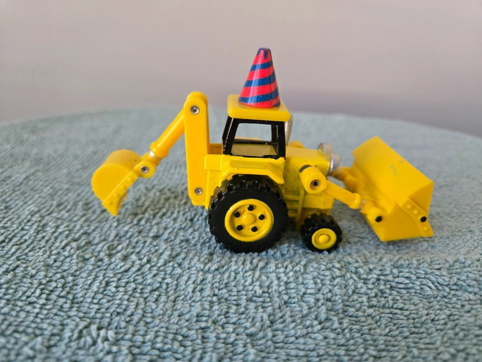 Bob The Builder SCOOP Backhoe Yellow Birthday Party MAGNETIC Tractor - Image 4 of 4