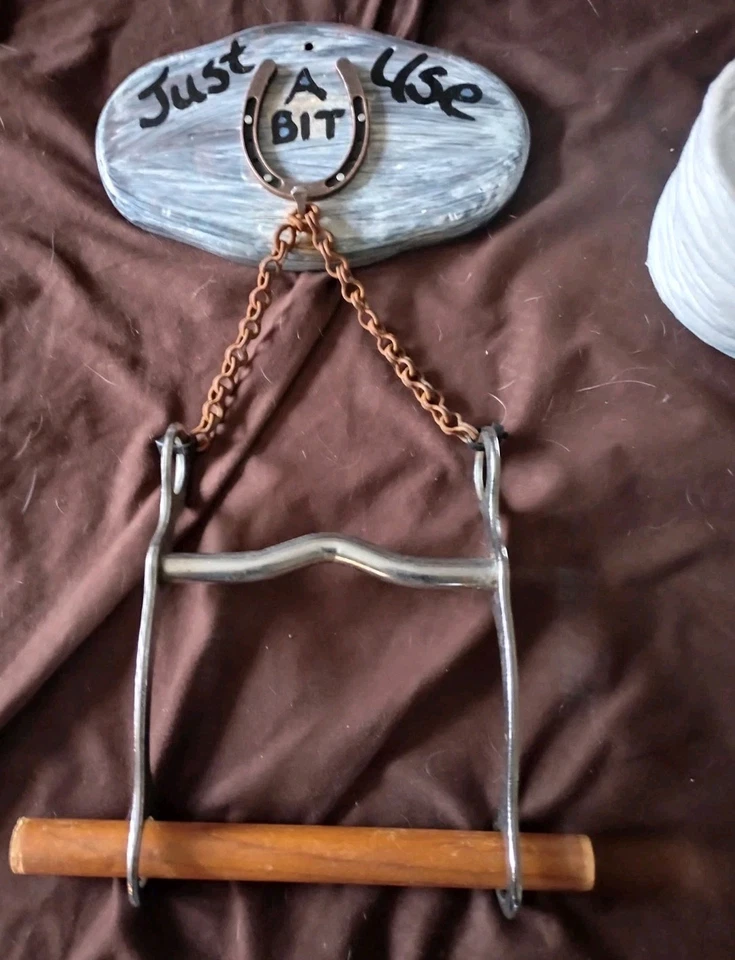 Soporte de papel higiénico hecho a mano personalizado único en su clase - Hecho con una broca de caballo occidental real Foto 4 de 4