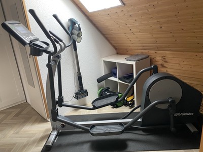 Bring dir das Studio-Feeling nach Hause   mit dem LifeFitness X1 Ellipsentrainer