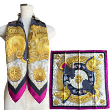 HERMES Carre 90 "CASQUES et PLUMETS" 100 Silk Scarf Vintage Rare Cleaned