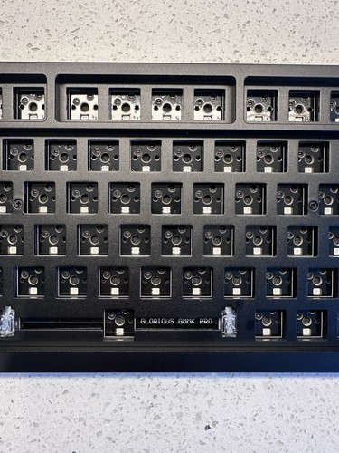 Glorious Gaming GMMK PRO 75% Barebones Black (Frame Only) - Heavy Duty, RGB - Picture 12 of 16