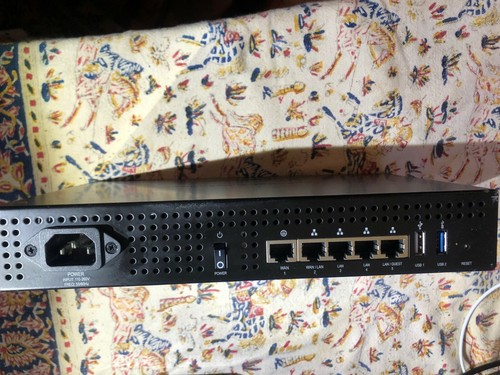 Pakedge Enterprise-Grade RE-2 5 Port 2 WAN-Ports Multimedia Router - Photo 3/3