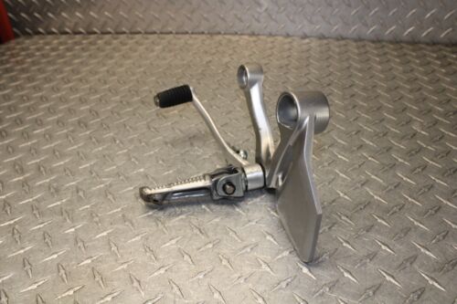 13 / 16 Yamaha Fz09 / FZ-09 Right Front Foot Peg Bracket Gear Shifter Peg OEM - Picture 4 of 18