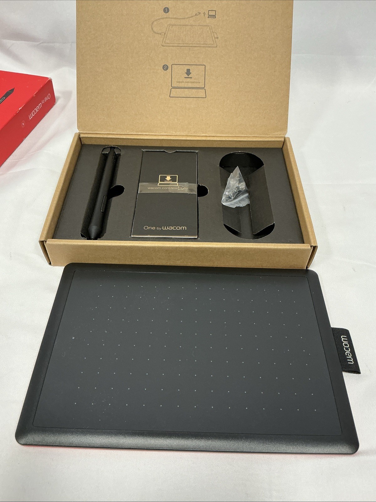 One by Wacom CTL-672 Graphic Drawing Tablet - Medium no cable line