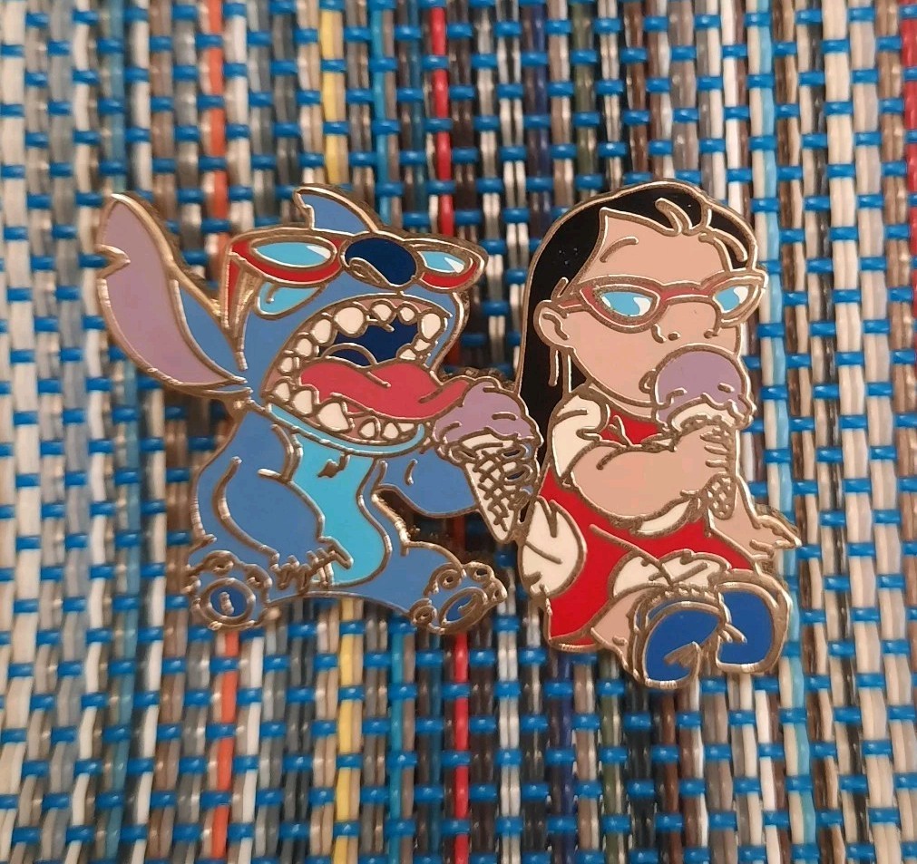 02 DLR Cast Exc Lilo And Stitch Eating Ice Cream In Sunglasses