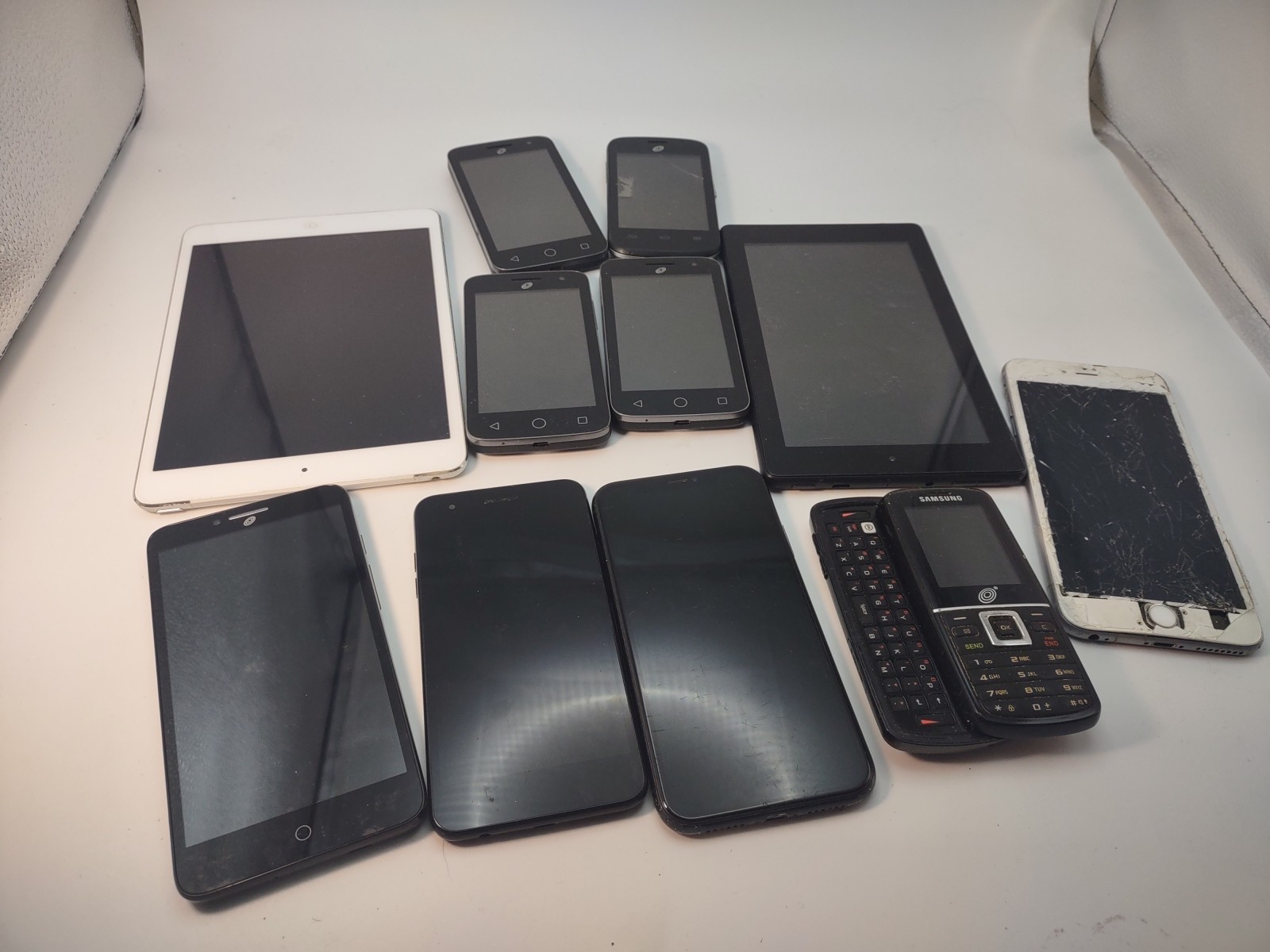 Samsung Apple Iphones Alcatel I Pad