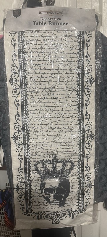 NEW HALLOWEEN/GOTHIC SKELETON SKULL SCRIPT EMBROIDERED 14" X 72" TABLE RUNNER