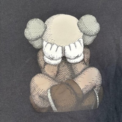 UNIQLO KAWS TOKYO FIRST T-Shirt 130 Kinder Neu