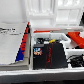 Consola Nintendo NES Action Set Completo en Caja (CIB) con Manuales/INSERTOS - Probada