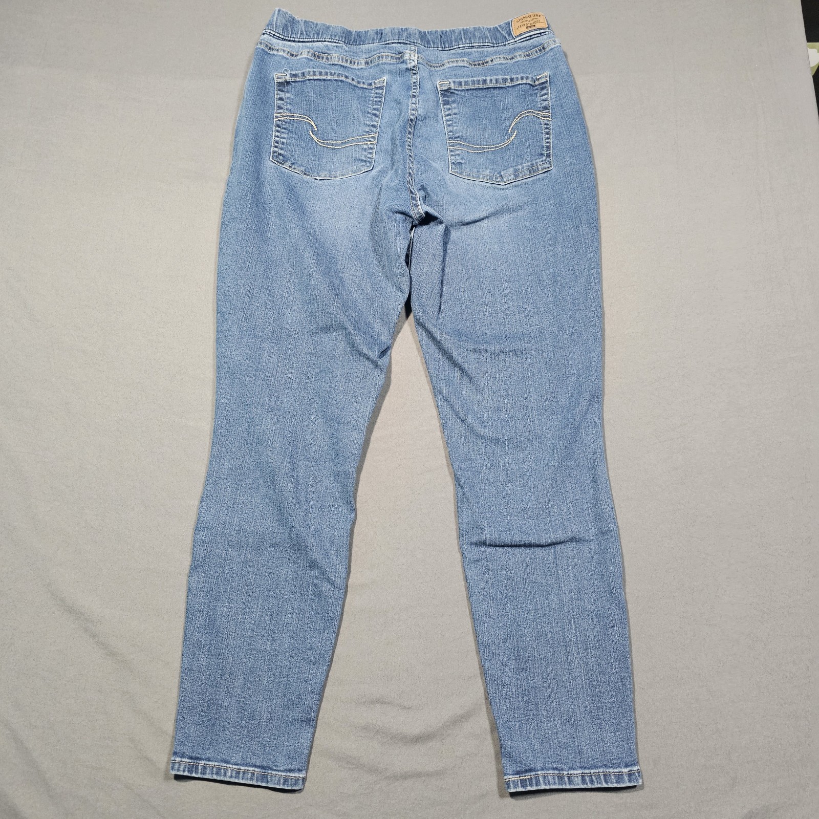 Signature Levi Strauss Totally Shaping Pull-On Skinny Blue Womens Denim 12S thumbnail 3