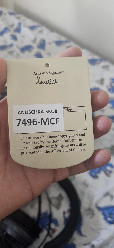 Bolso de hombro de cuero pintado a mano Anushka con guacamayo rojo bordado Foto 3 de 4