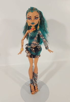 Monster High 2011 Nefera de Nile Doll First Wave 2011 Daughter of the Mummy