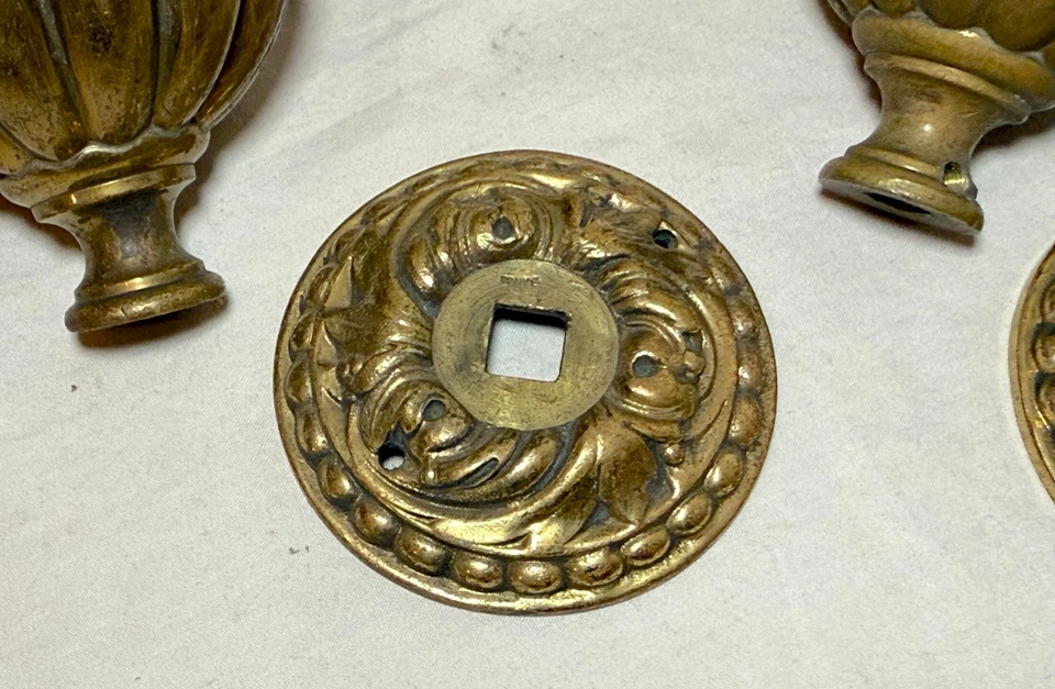 Pair of huge antique French brass bronze ribbed spherical round door handles - Image 4 of 4