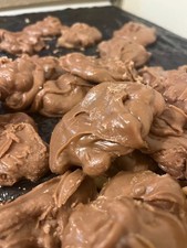 DEE ANN'S CHOCOLATE NEW ORLEANS  STYLE  PRALINE CANDY WITH ALMONDS 